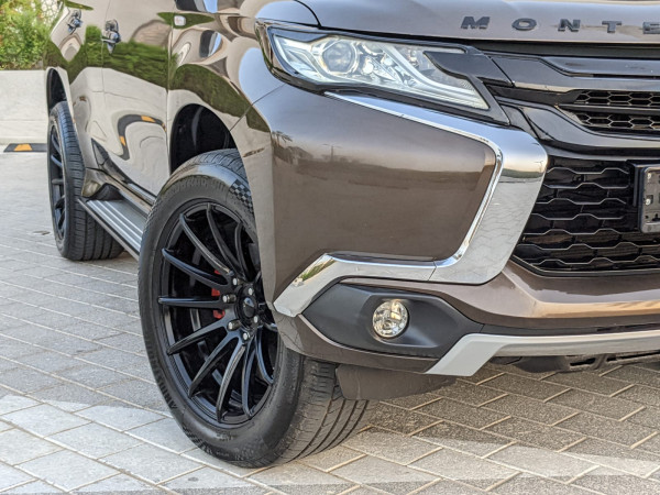 Mitsubishi Montero 2016  Brown LHD Petrol AT SUV 2WD view 3