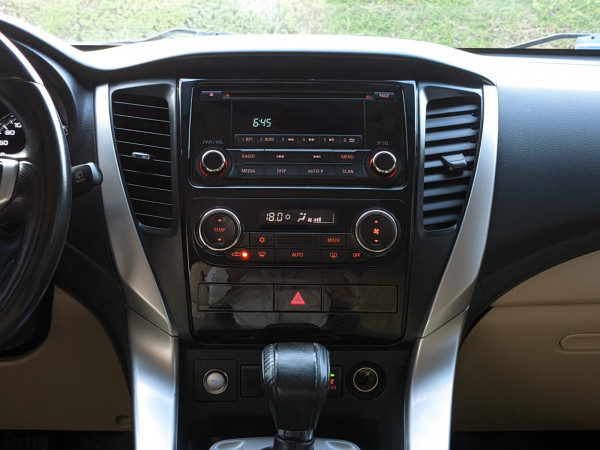 Mitsubishi Montero 2016  Brown LHD Petrol AT SUV 2WD view 10