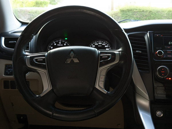 Mitsubishi Montero 2016  Brown LHD Petrol AT SUV 2WD view 11