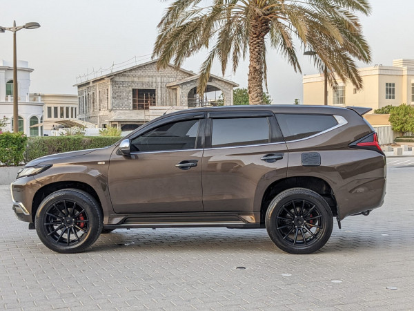 Mitsubishi Montero 2016  Brown LHD Petrol AT SUV 2WD view 16