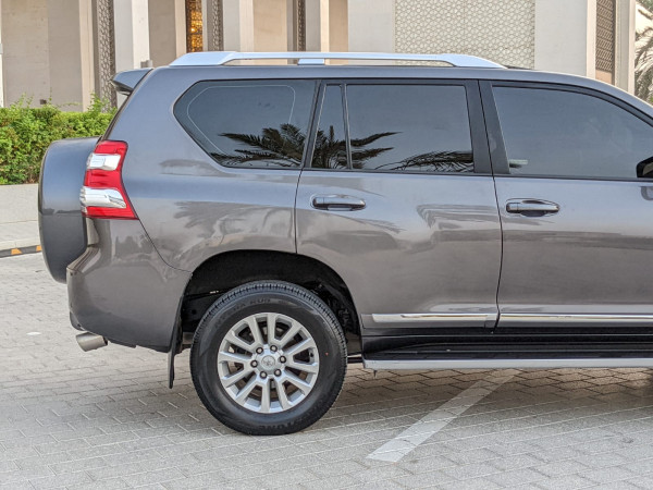 Toyota LAND CRUISER PRADO 2016  Grey LHD Petrol AT SUV 4WD view 2