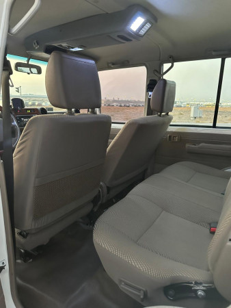 Toyota Land Cruiser 2016/ White LHD Petrol MT Pickup 4WD view 5