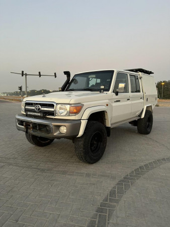 Toyota Land Cruiser 2016/ White LHD Petrol MT Pickup 4WD view 10