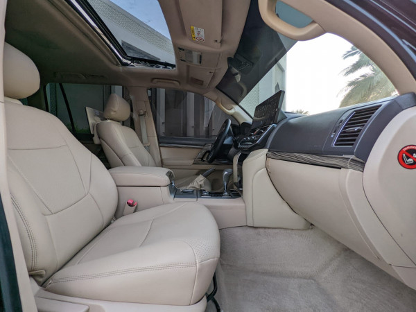 Toyota Land Cruiser 2015  Black LHD Petrol AT SUV 4WD view 7