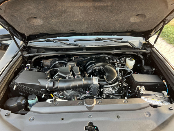 Toyota 4-Runner 2020/ Black LHD Petrol AT SUV 4WD view 5