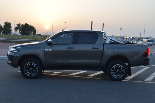 Toyota Hilux 2021  Brown RHD Diesel AT Pickup 4WD view 9