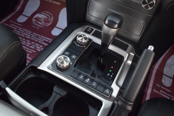 Toyota Land Cruiser 2020/ Silver RHD Diesel AT SUV 4WD view 3