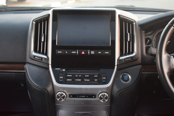 Toyota Land Cruiser 2020/ Silver RHD Diesel AT SUV 4WD view 9