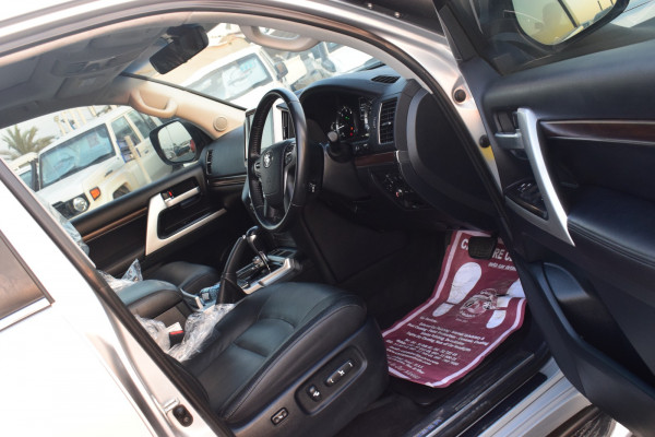 Toyota Land Cruiser 2020/ Silver RHD Diesel AT SUV 4WD view 18