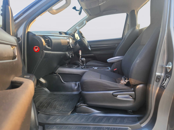 Toyota Hilux 2017/ Grey RHD Diesel AT Pickup 4WD view 5