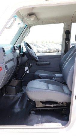 Toyota Land Cruiser Pickup 2014/ White RHD Diesel MT Pickup 4WD view 2