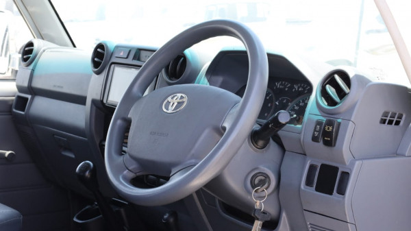 Toyota Land Cruiser Pickup 2014/ White RHD Diesel MT Pickup 4WD view 4