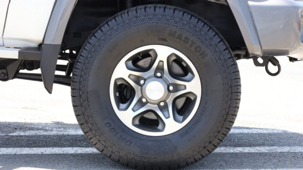 Toyota Land Cruiser Pickup 2014/ White RHD Diesel MT Pickup 4WD view 5