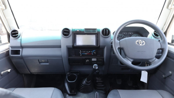 Toyota Land Cruiser Pickup 2014/ White RHD Diesel MT Pickup 4WD view 6