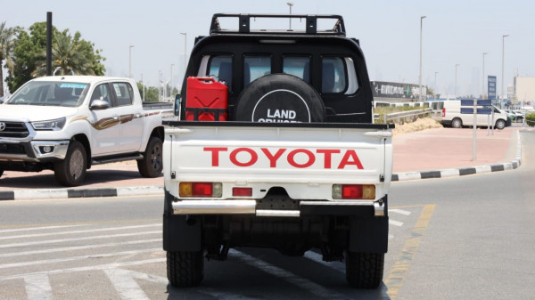 Toyota Land Cruiser Pickup 2014/ White RHD Diesel MT Pickup 4WD view 8