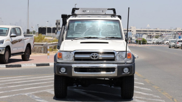 Toyota Land Cruiser Pickup 2014/ White RHD Diesel MT Pickup 4WD view 12