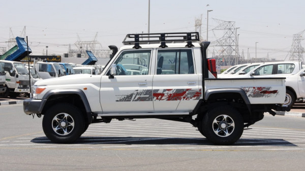 Toyota Land Cruiser Pickup 2014/ White RHD Diesel MT Pickup 4WD view 13