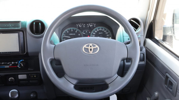 Toyota Land Cruiser Pickup 2014/ White RHD Diesel MT Pickup 4WD view 14
