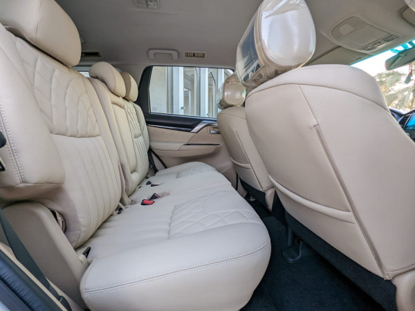 Mitsubishi Montero 2016  Silver LHD Petrol AT SUV 2WD view 2