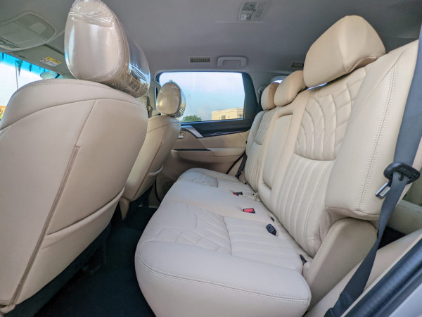 Mitsubishi Montero 2016  Silver LHD Petrol AT SUV 2WD view 4
