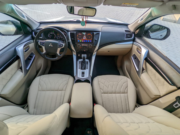 Mitsubishi Montero 2016  Silver LHD Petrol AT SUV 2WD view 5
