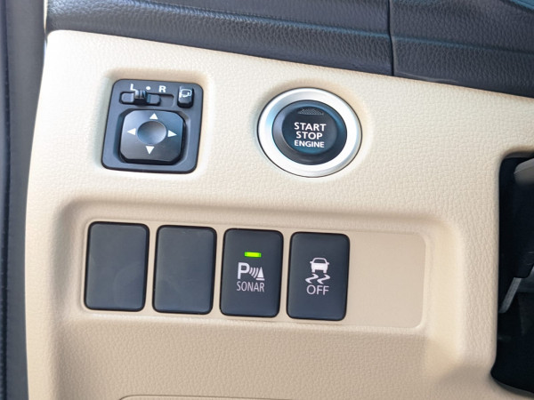 Mitsubishi Montero 2016  Silver LHD Petrol AT SUV 2WD view 9