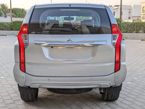 Mitsubishi Montero 2016  Silver LHD Petrol AT SUV 2WD view 13