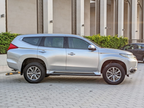 Mitsubishi Montero 2016  Silver LHD Petrol AT SUV 2WD view 15