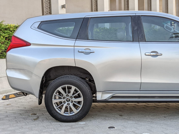 Mitsubishi Montero 2016  Silver LHD Petrol AT SUV 2WD view 16
