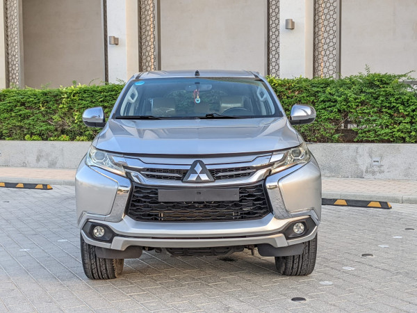 Mitsubishi Montero 2016  Silver LHD Petrol AT SUV 2WD view 17
