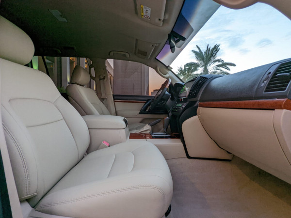 Toyota Land Cruiser 2014  White LHD Petrol AT SUV 4WD view 3