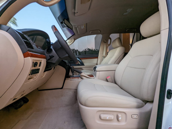 Toyota Land Cruiser 2014  White LHD Petrol AT SUV 4WD view 7