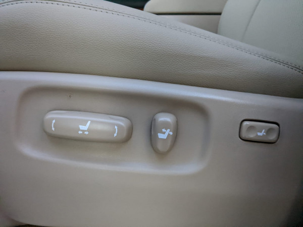 Toyota Land Cruiser 2014  White LHD Petrol AT SUV 4WD view 9