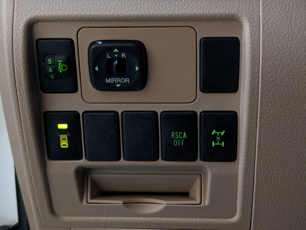 Toyota Land Cruiser 2014  White LHD Petrol AT SUV 4WD view 11