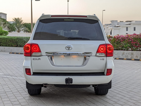 Toyota Land Cruiser 2014  White LHD Petrol AT SUV 4WD view 14
