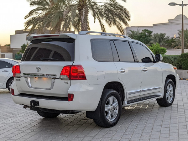 Toyota Land Cruiser 2014  White LHD Petrol AT SUV 4WD view 15