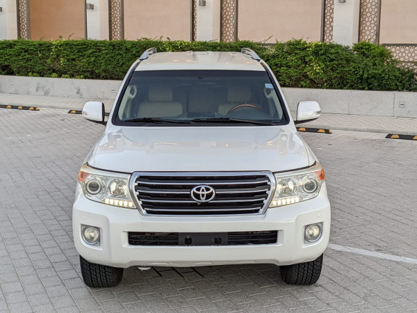 Toyota Land Cruiser 2014  White LHD Petrol AT SUV 4WD view 17