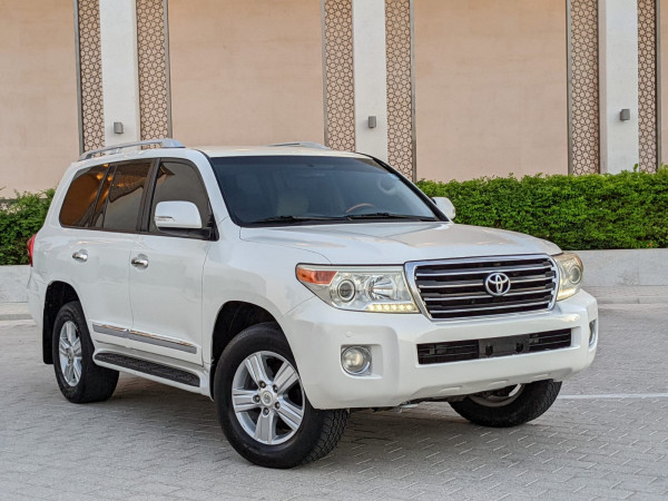 Toyota Land Cruiser 2014  White LHD Petrol AT SUV 4WD view 19
