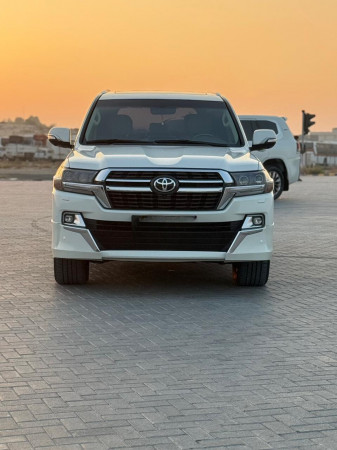 Toyota Land Cruiser 2017/ White LHD Diesel AT SUV 4WD