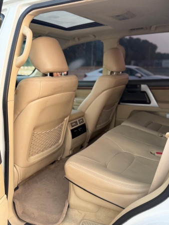 Toyota Land Cruiser 2017/ White LHD Diesel AT SUV 4WD view 3