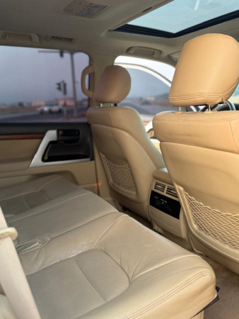 Toyota Land Cruiser 2017/ White LHD Diesel AT SUV 4WD view 6
