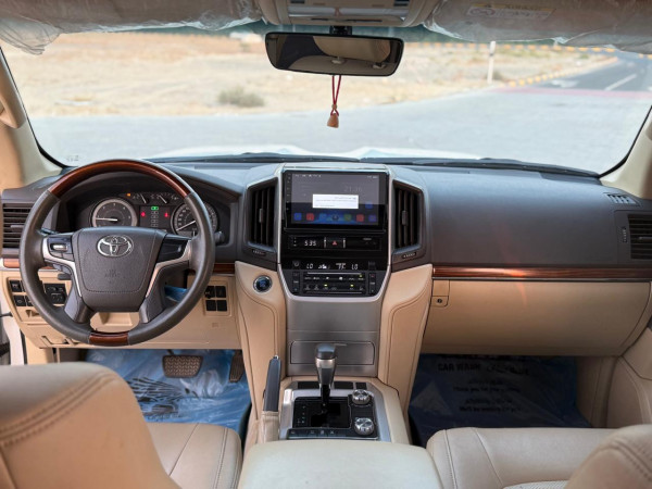 Toyota Land Cruiser 2017/ White LHD Diesel AT SUV 4WD view 11