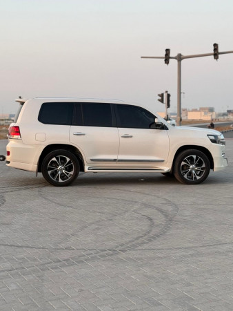 Toyota Land Cruiser 2017/ White LHD Diesel AT SUV 4WD view 15
