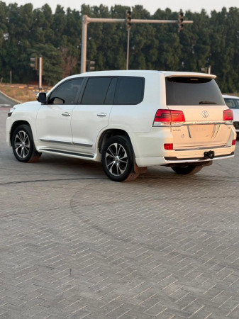 Toyota Land Cruiser 2017/ White LHD Diesel AT SUV 4WD view 16