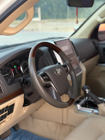 Toyota Land Cruiser 2017/ White LHD Diesel AT SUV 4WD view 18