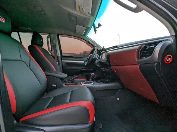 Toyota Hilux 2016/ Black LHD Petrol AT Pickup 4WD view 4