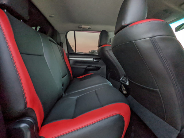 Toyota Hilux 2016/ Black LHD Petrol AT Pickup 4WD view 5