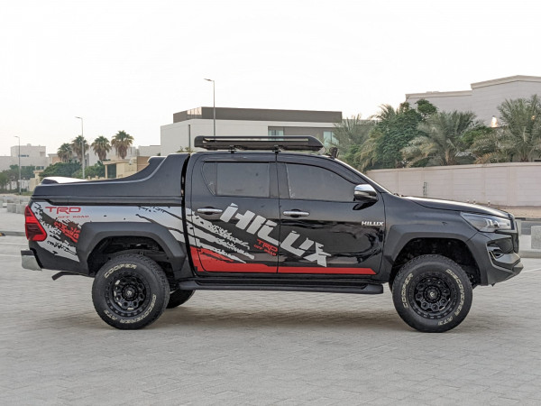 Toyota Hilux 2016/ Black LHD Petrol AT Pickup 4WD view 17