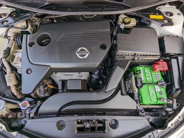 Nissan Altima 2016/ White LHD Petrol AT Sedan 2WD view 3