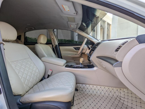 Nissan Altima 2016/ White LHD Petrol AT Sedan 2WD view 4